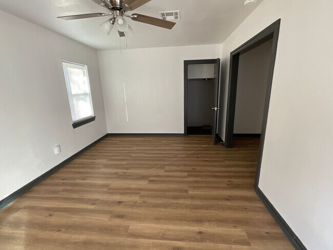 Foto del edificio - 2413 NE 27th St