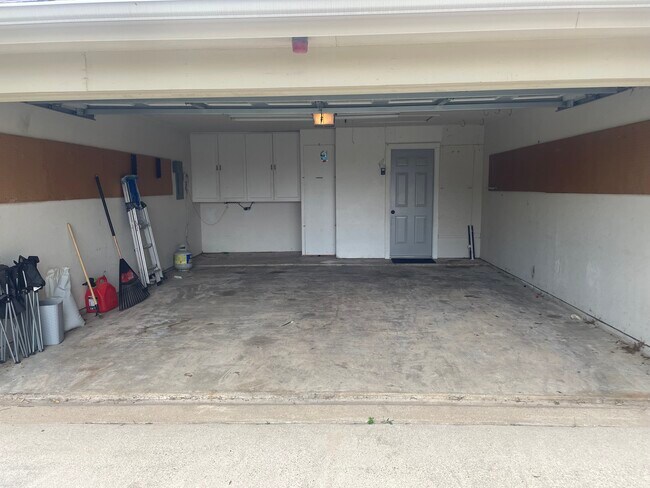 Building Photo - 10120 Westpark Dr