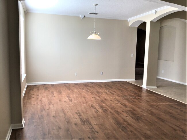 Foto del edificio - 404 Bayridge Ct