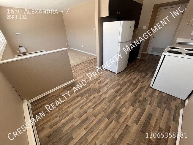 Photo du bâtiment - 2 Bed 1 bath APARTMENT located in Regina, SK - Rosemont area