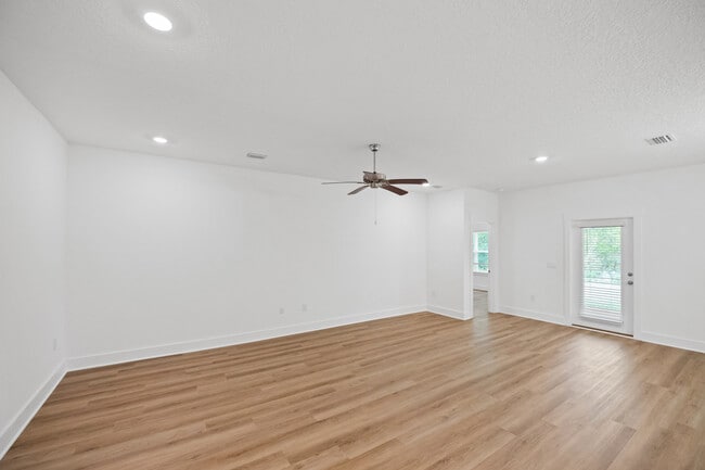 Building Photo - 21073 Teluga Ave