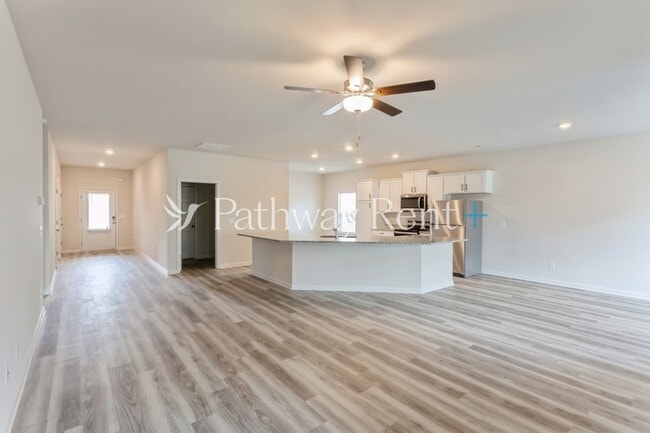 Building Photo - 609 Mackenzie Cv