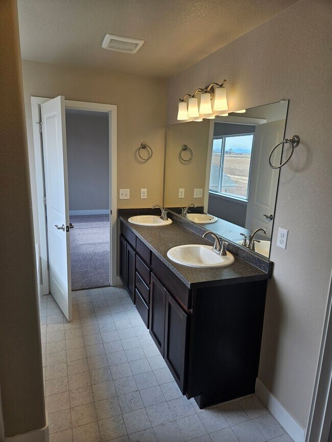 Foto del edificio - New  5 Bedroom Home in Johnstown