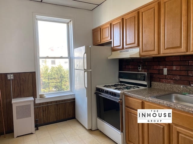 Building Photo - 451 63rd St