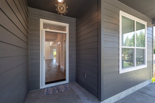 Entrada - 3352 NE Spruce Dr