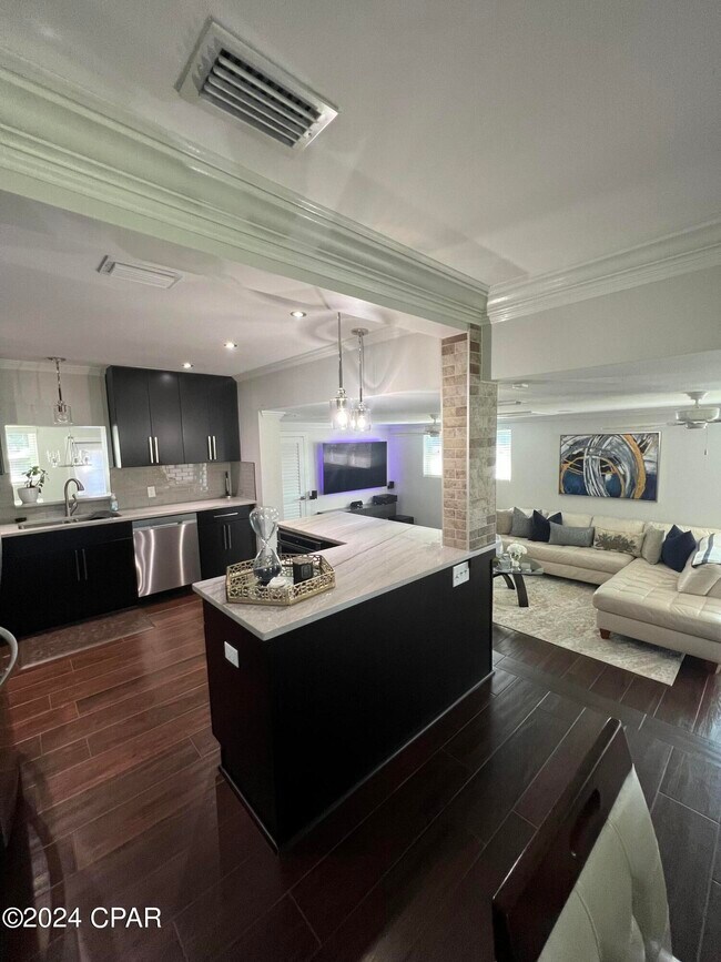 Foto del edificio - 1528 Oak Ave