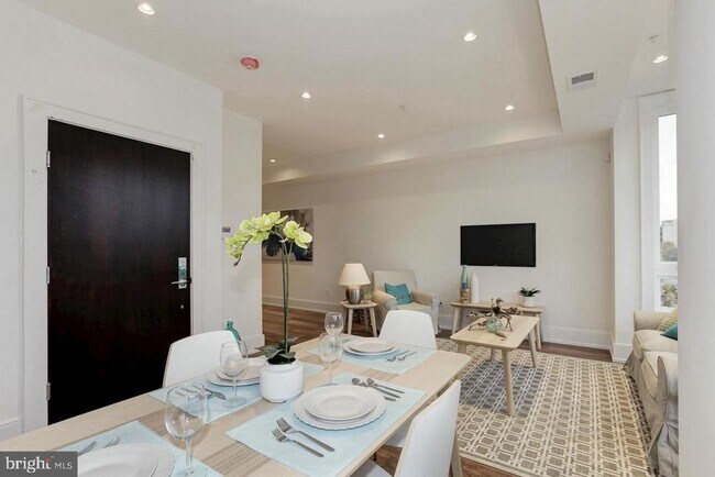Foto del edificio - 904 H St NE