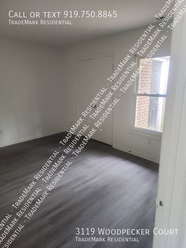 Building Photo - 2 bedroom 2 bath duplex