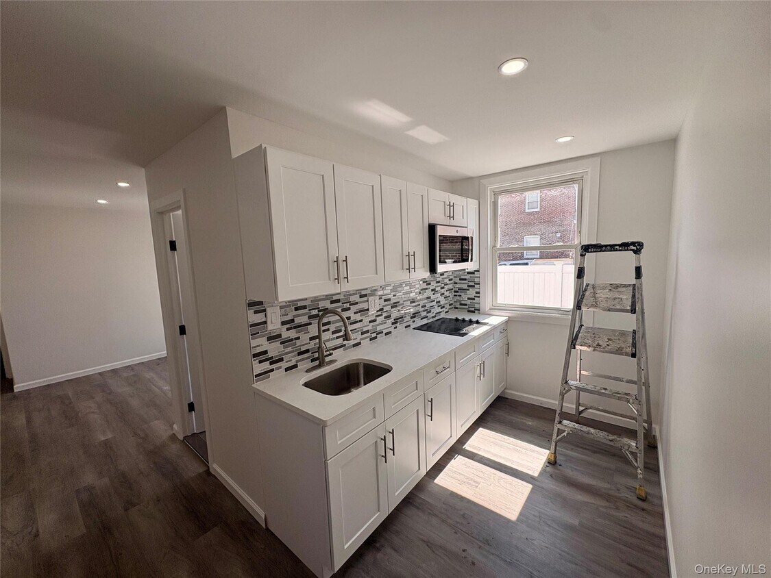 Building Photo - 450 Revere Ave