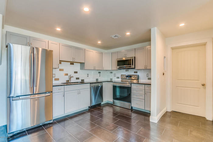 Foto principal - 641 N 10th Ave