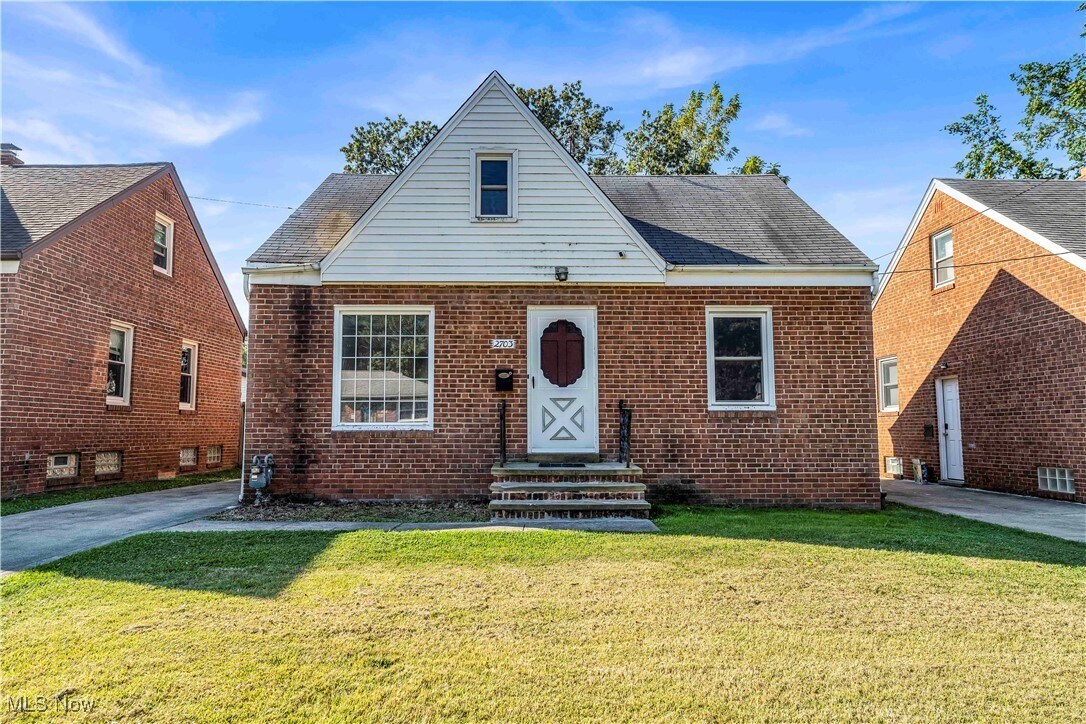 2703 Hearthstone Rd Parma, OH 44134 – photo 1