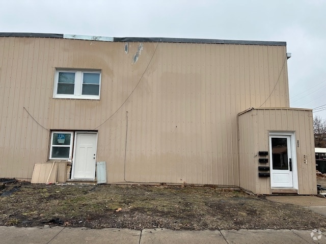 Main Entrance - 206 E Broadway St