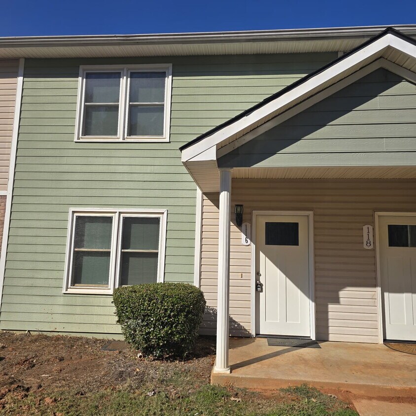Primary Photo - @ Bedroom Townhome conveniently located near the interstate, hospital, airport, entertainment and...