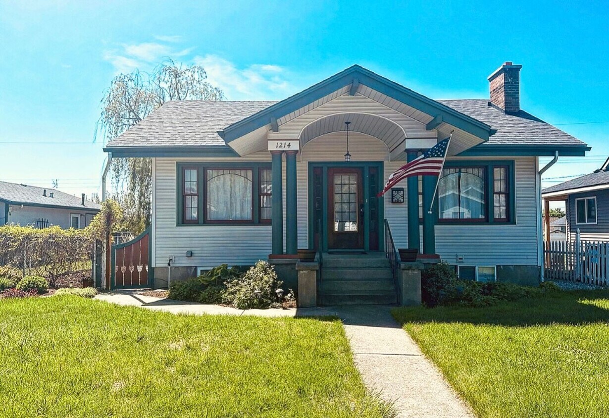 Foto principal - 1212-1214 E Illinois Ave