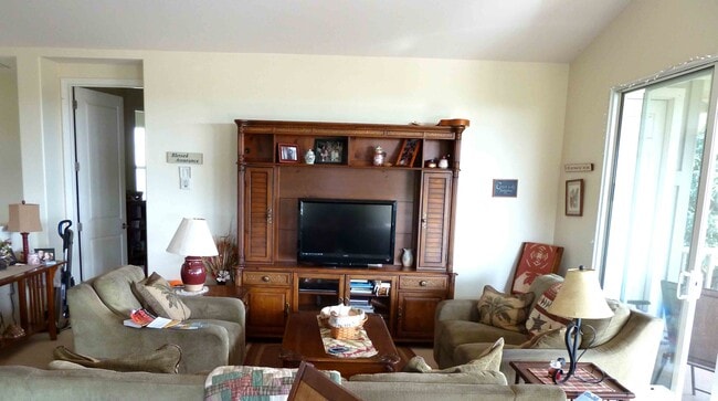 living room - 60 Hoohale St