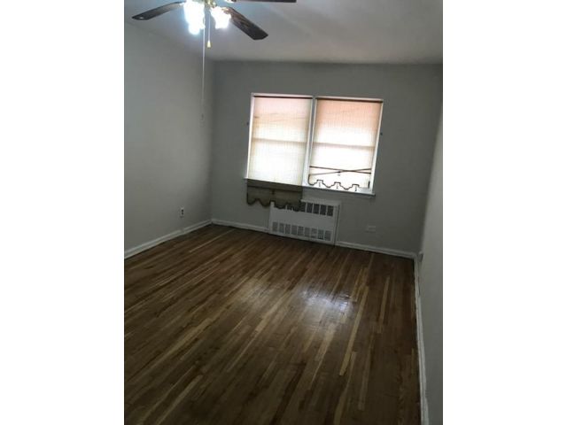 Foto del edificio - 973 E 48th St