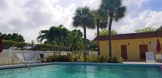 Foto del edificio - 896 SW 9th St Cir