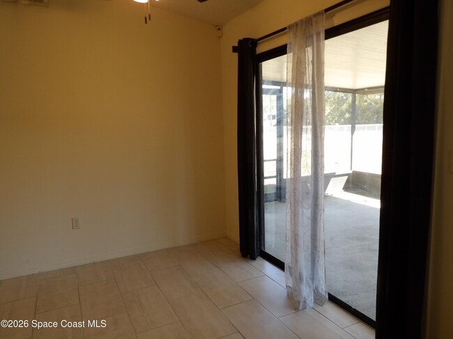 Foto del edificio - 419 Windswept Ave SW