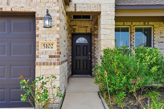 Foto del edificio - 5102 Brookshire Pass Dr