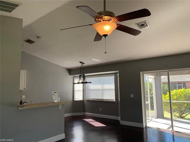 Foto del edificio - 18242 Maple Rd
