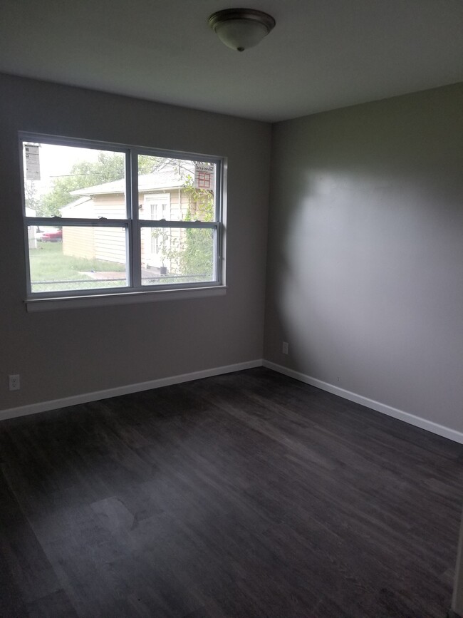 Building Photo - 420 Stratford Dr