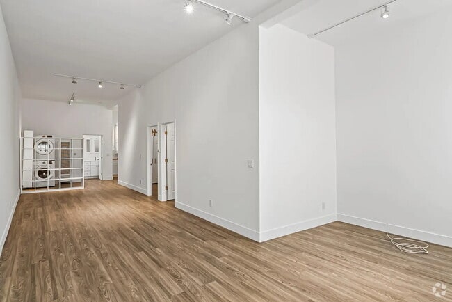 Building Photo - 1537 Lincoln Ave