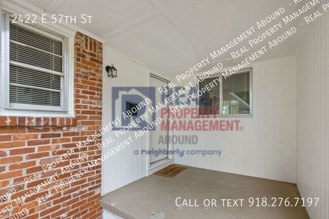 Foto del edificio - 2422 E 57th St