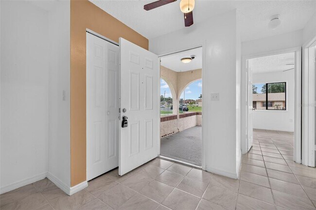 Building Photo - 658 Royalty Ct