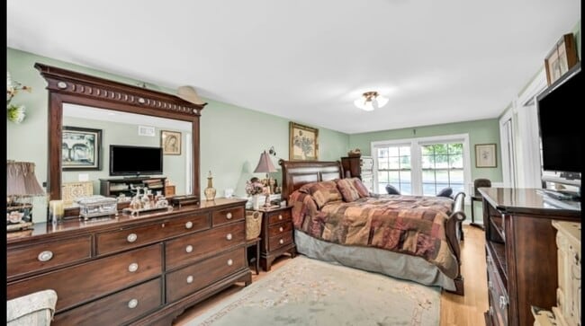 Spacious Bedroom - 95 Prospect Ave