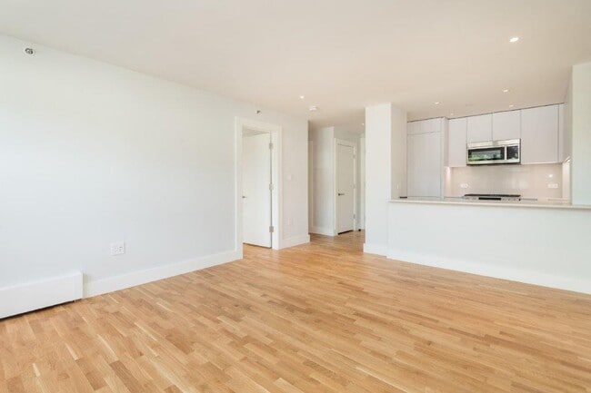 Interior Photo - 1410 Columbia