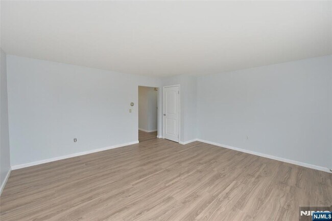 Foto del edificio - 421 Leonhardt Dr