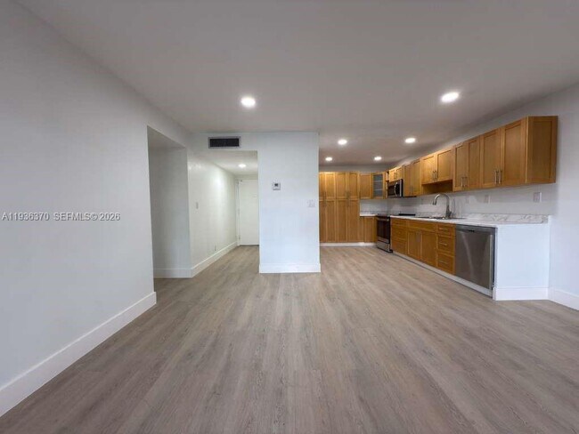 Foto del edificio - 9001 Jacaranda Ln