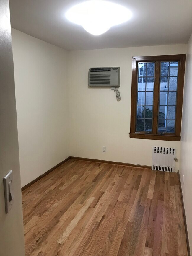 Foto del edificio - 8716 79th Ave