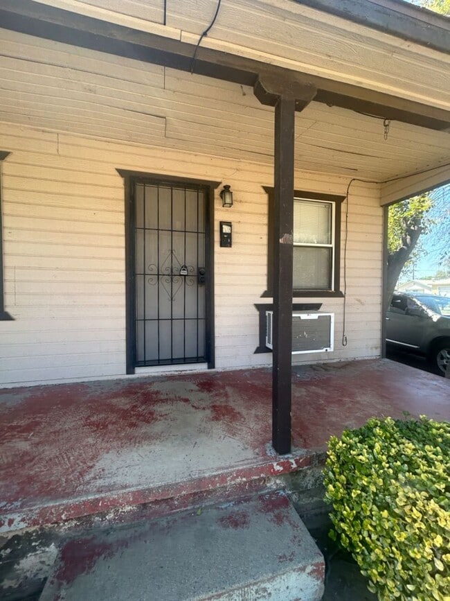 Building Photo - 1319 Wilson Ave