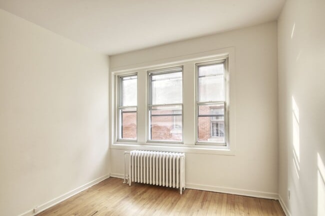 Building Photo - 3495 Av Van Horne