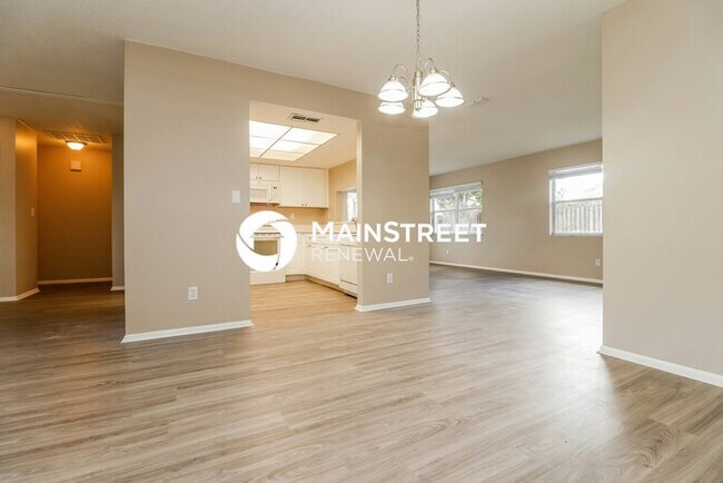 Building Photo - 3 Bedroom Pet-Friendly Home in New Port Ri...
