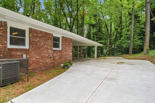 Building Photo - 2897 White Oak Dr
