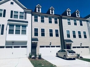 Building Photo - 1012 Lathrop Ln