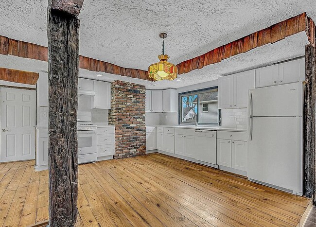 Foto del edificio - 213 Colburn Ave
