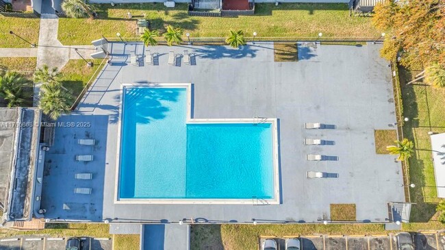 Foto del edificio - 110 Fontainebleau Blvd