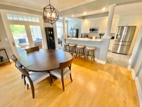 Building Photo - 120 Fairway Dr