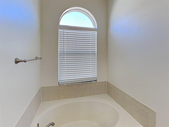 Building Photo - 2911 Fifer Dr