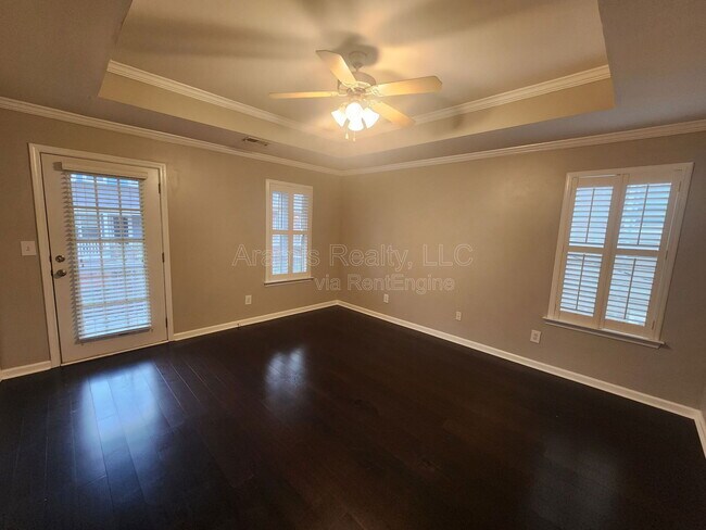 Foto del edificio - 587 Delbridge St NW