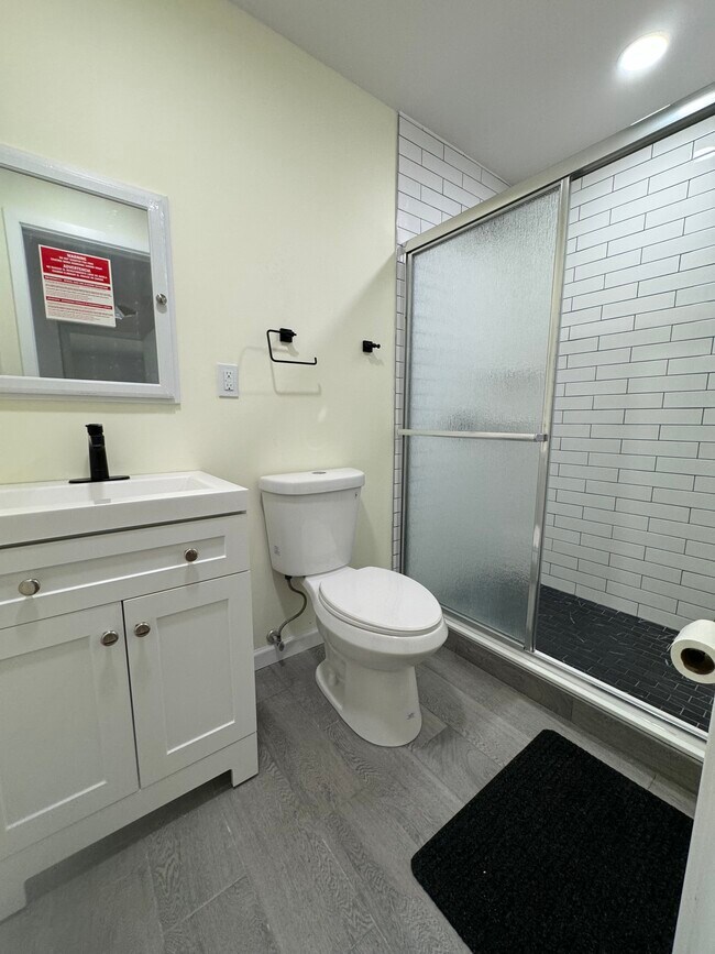 Foto del edificio - 227 Whalesback Rd