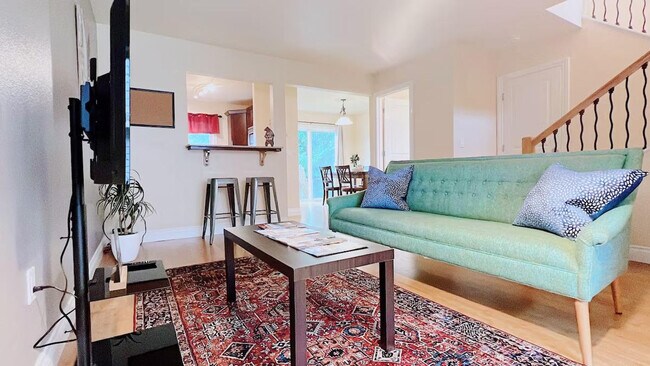 Building Photo - 237 W 13th Ave