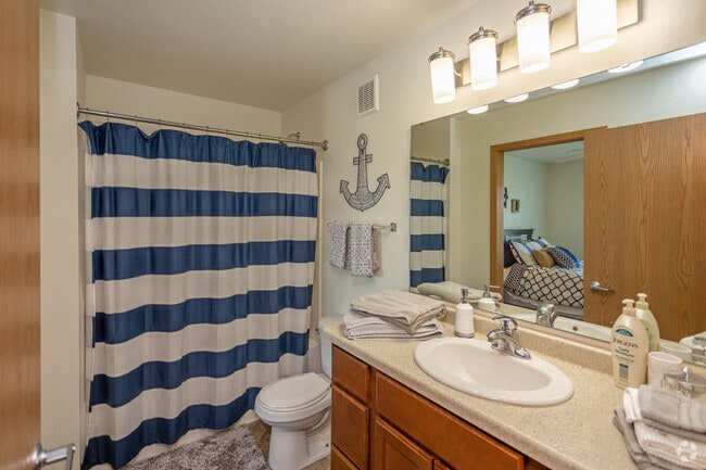2BR, 2BA,- 847 SF - T Loft Apartments