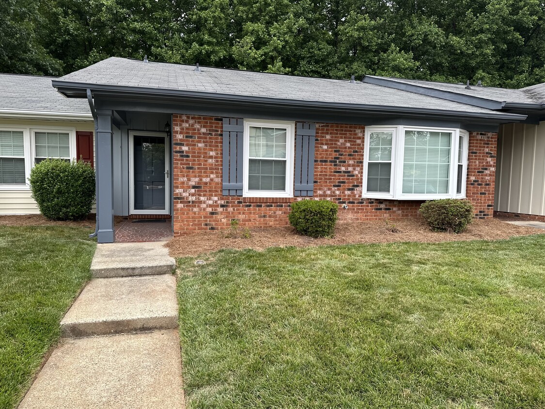 Foto principal - 4936 Tower Rd