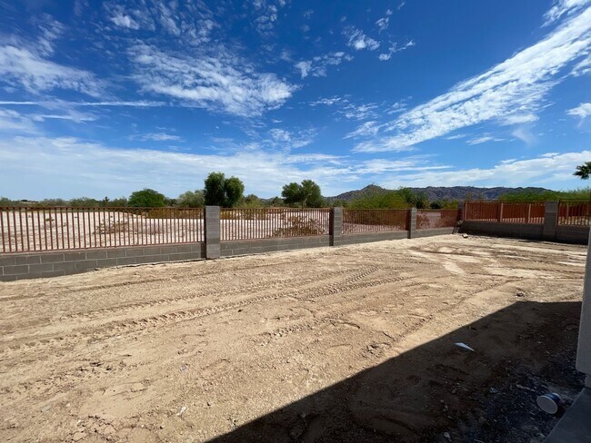 Foto del edificio - UPGRADED - IMMACULATE HOME WITH GOLF COURS...