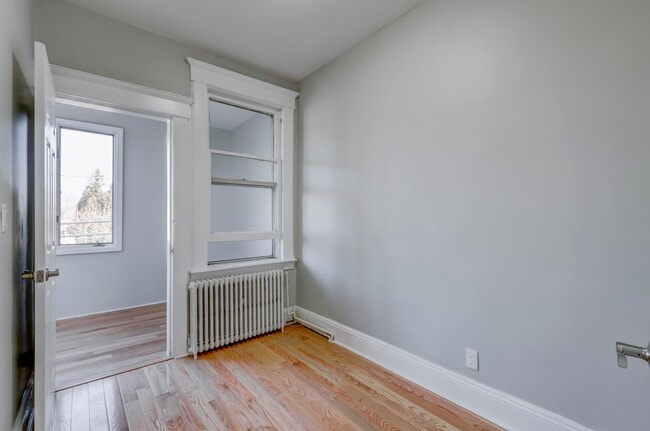 Building Photo - 132 W 16th St