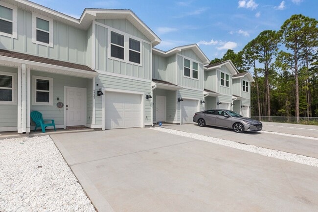 Building Photo - 5724 Sandy Walk St